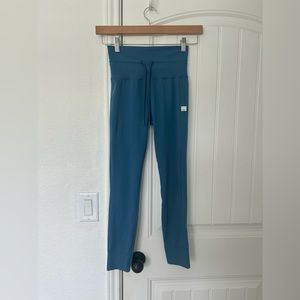 Vuori Daily Leggings blue size small